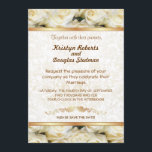 White Rose - Einladung zur Hochzeit<br><div class="desc">Fein und elegant in goldgekleideten Damast,  mit einer schönen Fülle von weißen Rosen an der Grenze. Passen Sie Ihre Brautparty-Informationen auf Vorder- und Rückseite an.</div>