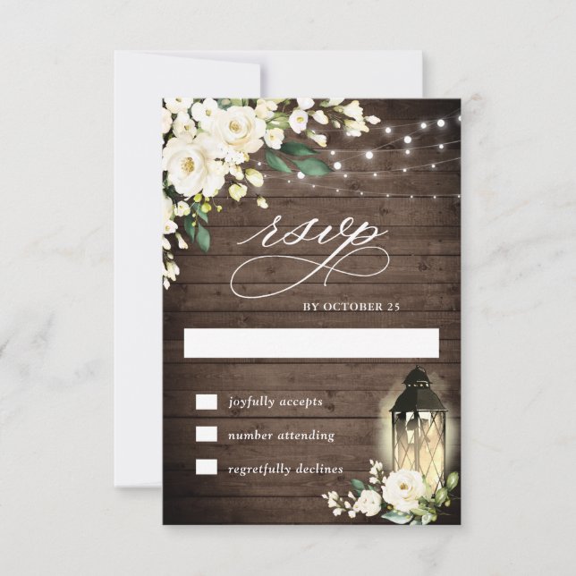 White Roses Rustic Wood Lantern Wedding RSVP Karte (Vorderseite)