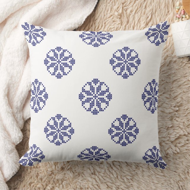 White & Royal Blue Modern Cross Stitch Lace Kissen (Decke)