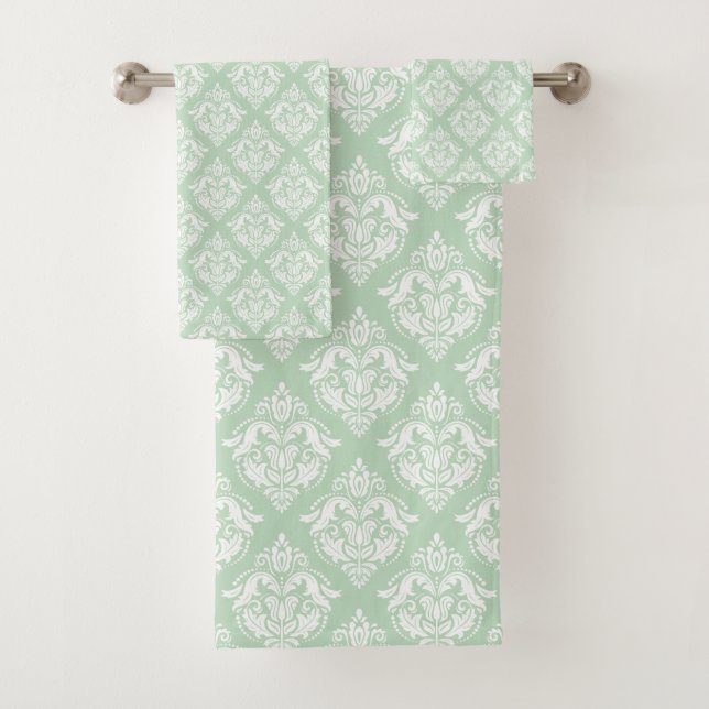White & Sage Green Floral Damasks Pattern Badhandtuch Set (Insitu)