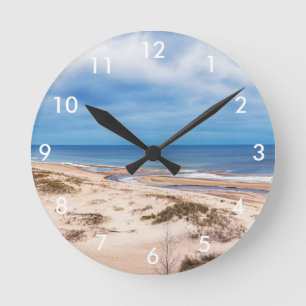 White sand beach near Baltic sea in Latvia Runde Wanduhr