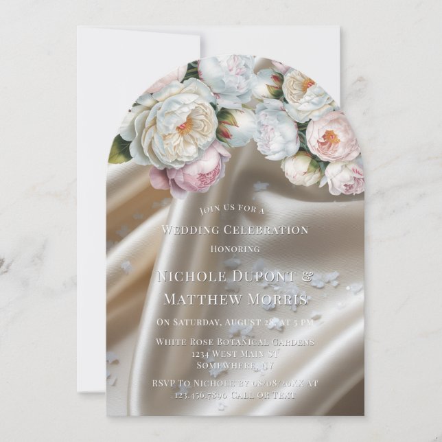 White Satin Roses and Peony Wedding Einladung (Vorderseite)