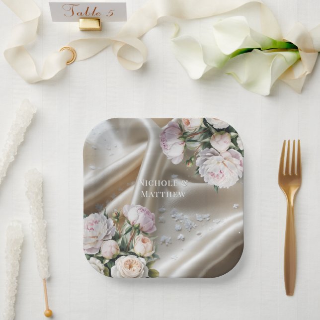 White Satin with Roses and Peony Wedding Pappteller (Hochzeit)