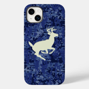 White Schwanz Buck über Hintergrund der Camouflage Case-Mate iPhone 14 Plus Hülle