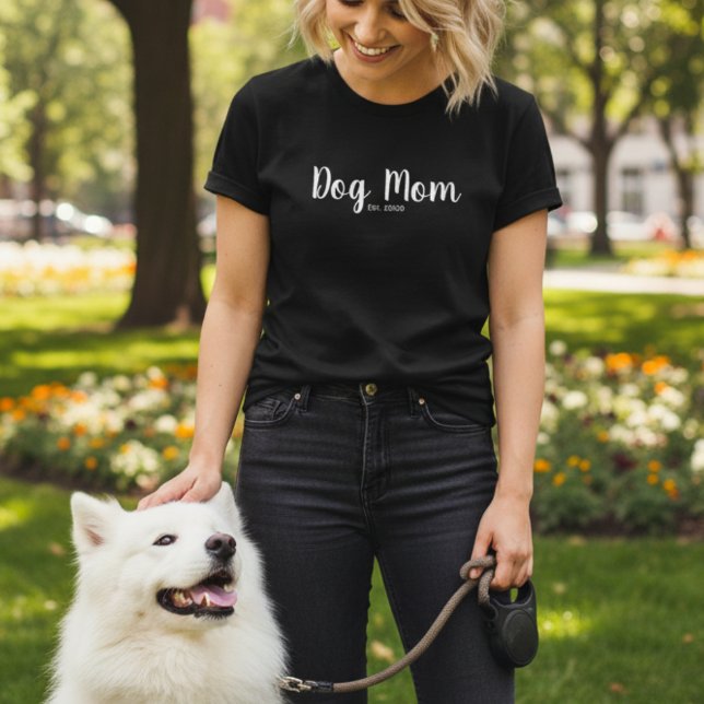White Script Established Dog Mom T-ShirtT-Shirt T-Shirt (Von Creator hochgeladen)