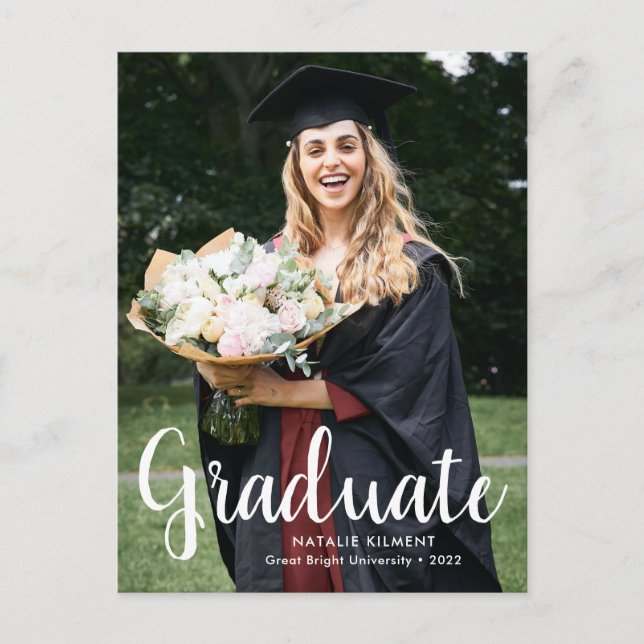 White Script Modern Graduate Foto Abschluss Ankündigungspostkarte (Vorderseite)