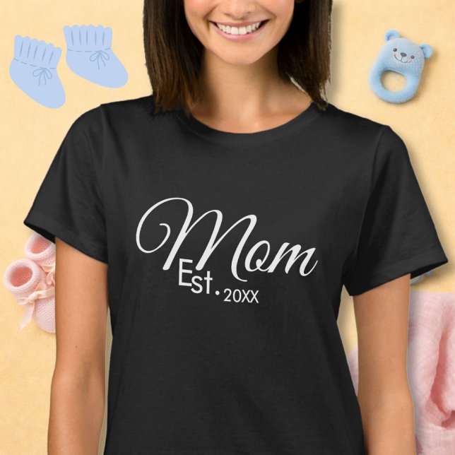 White Script Mom Established New Mom  T-Shirt (Von Creator hochgeladen)