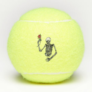 White Skeleton Holding Rote Rose auf Stem-Blätter Tennisbälle