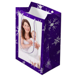 White Snowflakes Blue-Lila Backgrd Med Geschenktas Mittlere Geschenktüte