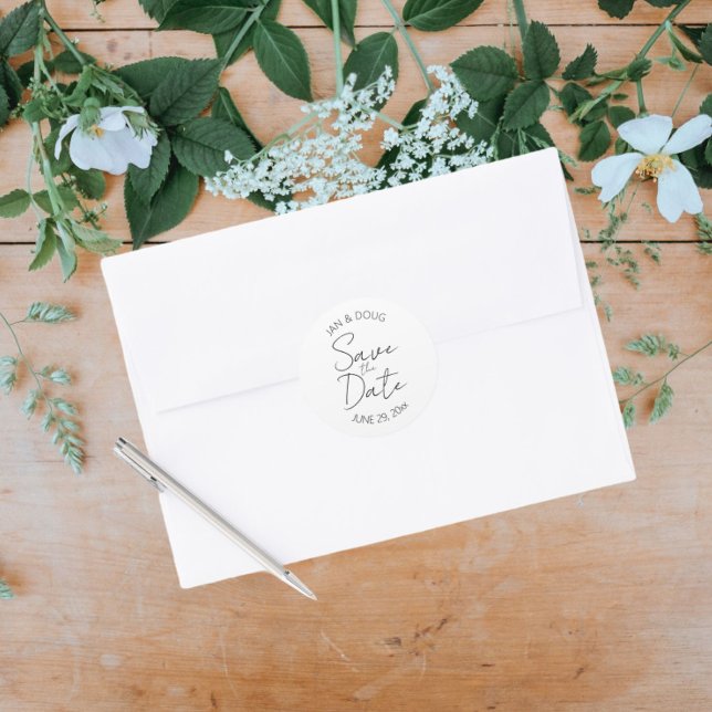 White Stylized Wedding Save the Date Runder Aufkleber (In Situ Wedding)
