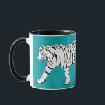 White Tiger auf Aquamarine Illustration Personalis Tasse<br><div class="desc">Erstellen Sie ein personalisiertes Geschenk,  das perfekt für Tierfreunde ist. Diese Kaffeemaschine-Tasse zeigt einen weißen Tiger mit schwarzem Streifen-Set vor einem aquamarinen oder türkisblauen Hintergrund. Die Grafik umschließt die Tasse mit einem Punkt,  um einen Namen auf der Rückseite direkt unterhalb des Schwanzes des Tigers hinzuzufügen.</div>