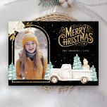 White Truck Snowman Gold Weihnachts Foto Black Feiertagskarte<br><div class="desc">Erleben Sie Ihre Gäste mit dieser eleganten Weihnachtskarte aus Holz, die einen niedlichen weißen LKW und einen bezaubernden Schneemann mit weißen Blume beherbergt. Fügen Sie einfach Ihren Text auf dieser leicht zu bedienenden Vorlage hinzu und schmücken Sie diese Karte mit Ihrem bevorzugten Foto, um sie zu einer einmaligen Urlaubskarte zu...</div>