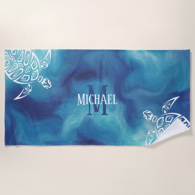 White Turtle Tribal | Blaue Farbe | Monogramm Strandtuch (Vorderseite)