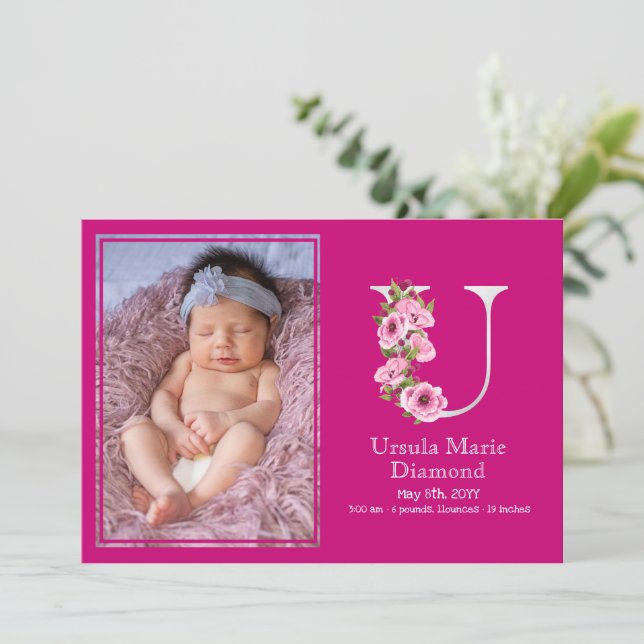 White U Monogram Birth Stats Baby Girl Foto Ankündigung (Stehend Vorderseite)