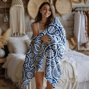 White Vintag Paisley Pattern on Royal Blue Fleecedecke