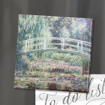 White Water Lilies | Claude Monet Magnet<br><div class="desc">White Water Lilies (1899) von dem französischen Impressionisten Claude Monet. Originelle Kunstmalerei ist ein Öl auf der Leinwand eines Gartens mit Wasserlililien unter der japanischen Brücke. Verwenden Sie die Entwurfstools,  um einen benutzerdefinierten Text hinzuzufügen oder das Bild zu personalisieren.</div>