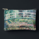 White Water Lilies | Claude Monet Zubehörtasche<br><div class="desc">White Water Lilies (1899) | Claude Monets White Water Lilies ist ein ruhiges und faszinierendes Gemälde aus seiner berühmten Water Lilies Serie. Dieses Werk zeigt einen ruhigen Teich mit zarten weißen Lilienblüten und grünen Lilienpolstern, die auf der reflektierenden Oberfläche schwimmen. Monets impressionistischer Stil strahlt durch das weiche, diffuse Licht und...</div>