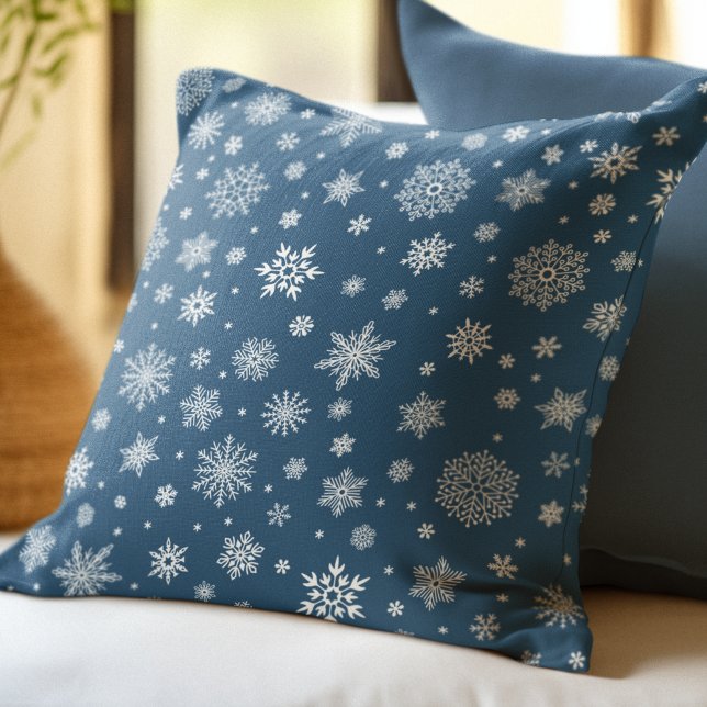 White Winter Snowflake Navy Blue Kissen (Von Creator hochgeladen)