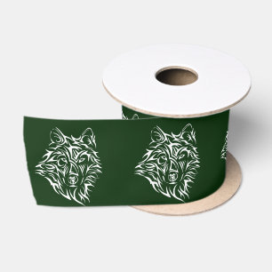 White Wolf Head auf Green Satinband