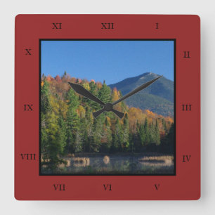 Whiteface Mountain über dem kleinen Cherrypatch Po Quadratische Wanduhr