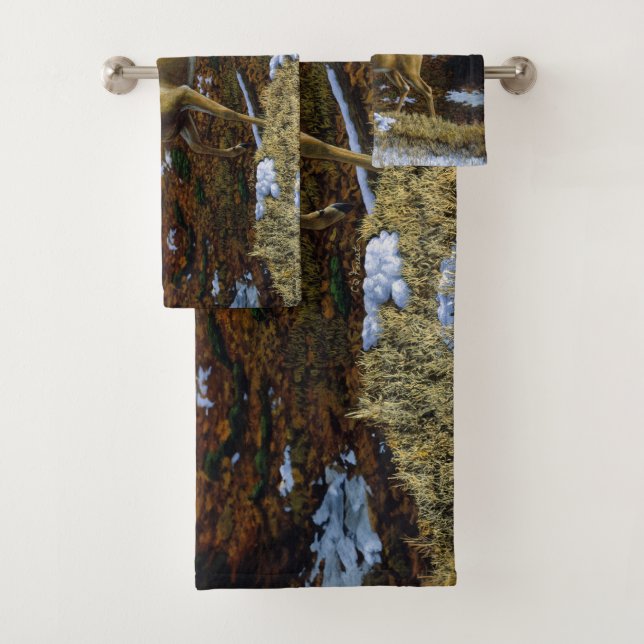 Whitetail Deer Doe dans la forêt d'automne (En situation)