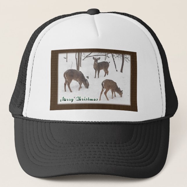 Whitetail Deer in Snowy Woods - Frohe Weihnachten Truckerkappe (Vorderseite)