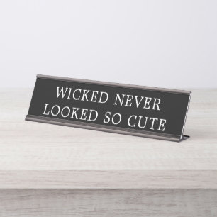 Wicked nie sah so Niedlich Halloween-Zeichen Schreibtischnamensplakette
