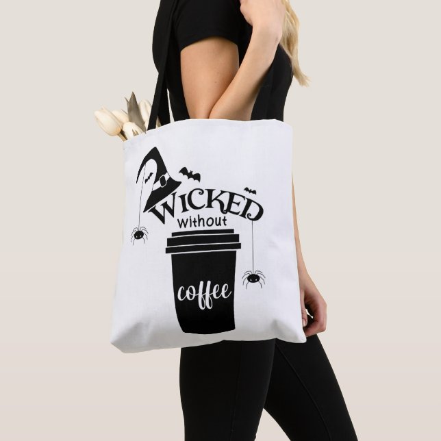 Wicked Without Coffee – Funny Witchy Coffee Lover  Tasche (Von Nahem)