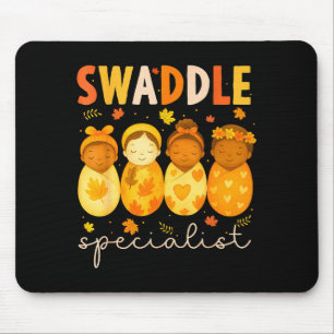 Wickel-Spezialist Süßes Neugeborenes Pflegt Baby M Mousepad