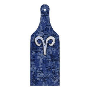 Widder-Sternzeichen-Symbol auf Navy Blau Digital C Schneidebrett