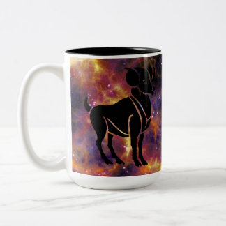 Widder Tierkreiszeichen Galaxie Silhouette – Astro Zweifarbige Tasse