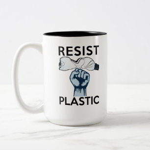 Widerstehen Sie Plastikflaschen in unseren Ozeanen Zweifarbige Tasse