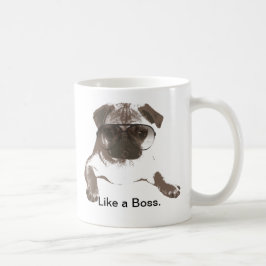 Wie ein Chef-Mops in der Glas-Tasse Kaffeetasse