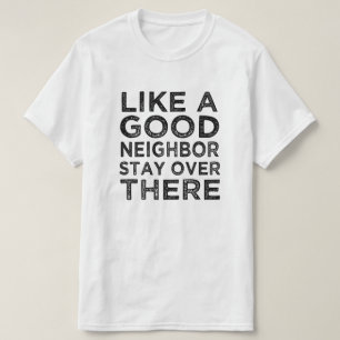 Wie ein guter Nachbar bleibe Sie dort lustiges T-Shirt