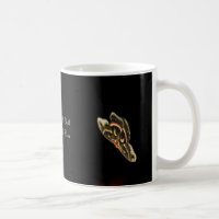 Wie eine Motte zu einer Flammen-Geschenk-Tasse