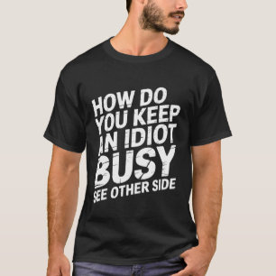 Wie hält man einen Idioten beschäftigt? Siehe ande T-Shirt