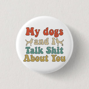 Wie Leute ihre Hunde mitbringen und man über th Button