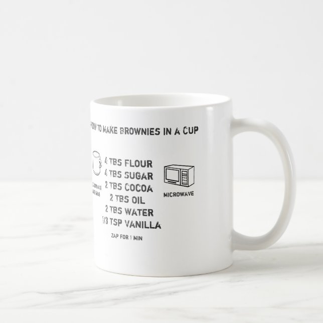 Wie man Schokoladenkuchen in einer Schale macht Kaffeetasse (Rechts)