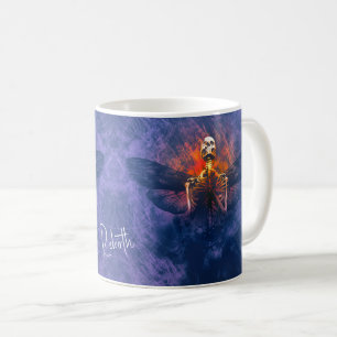 Wiedergeburt. Skelett mit aufsteigenden Flügeln Kaffeetasse