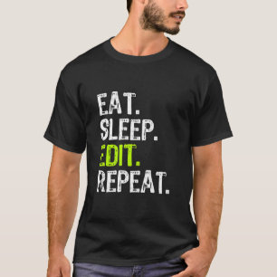 Wiederholen Sie die Bearbeitung von Videofilmen im T-Shirt