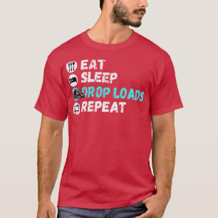 Wiederholen Sie die Schlafsack-Loads. T-Shirt