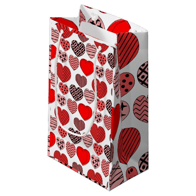 Wiederholte Herzen Kleine Geschenktüte (Vorderseite Schrägansicht)