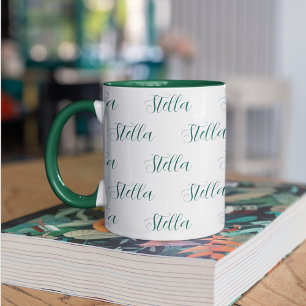 Wiederholter Name in grün auf Weiß Tasse