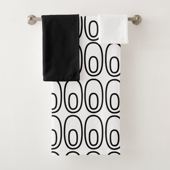 Wiederholtes Set mit weißem Ovale Badehandtuch (Insitu)