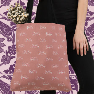 Wiederholungsname in Weiß auf Rosa-Rot Tasche