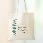 Wiedersehen der Eucalyptus-Familie Tragetasche<br><div class="desc">Die Wiedersehen Tote Tasche der Familie ist mit einem stilvollen Aquarell-Eukalyptussprig und eleganter Typografie dekoriert. Einfach anpassbar. Ändern Sie mithilfe des Entwurfstools die Textgröße,  den Stil oder die Farbe. Weil wir unsere Kunstwerke erstellen,  werden Sie dieses exakte Bild von anderen Designern nicht finden. Original Wasserfarbe © Michele Davies.</div>