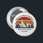 Wiedersehen-Individuelle Name-Tag der Bergfamilie Button<br><div class="desc">Dieser phantastische Sonnenuntergang über Felsgebirgen in der Natur ist ein großartiges Bild für einen Namensschild-Knopf für eine Wiedersehen, eine Fahrt oder einen Sommerurlaub. Gedenken Sie Ihre Veranstaltung, indem Sie sich mit passenden Sake-Geschenken für Mama, Papa, Bruder und Schwester, Cousin und vieles mehr abstimmen. Fügen Sie einfach Ihren eigenen Namen und...</div>