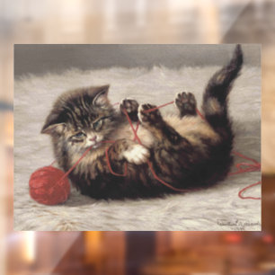 Wiegenlied der Katze, Eine Katze spielt mit einem  Fensteraufkleber