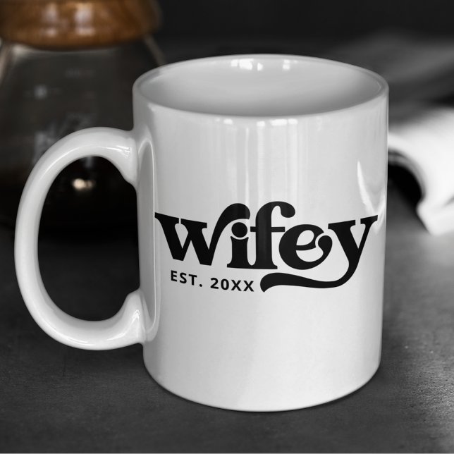 Wifey Couple Wedding Anniversary Custom Retro Kaffeetasse (Von Creator hochgeladen)