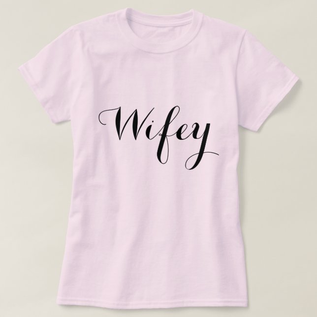 Wifey Elegant Black Script Pink T - Shirt (Design vorne)